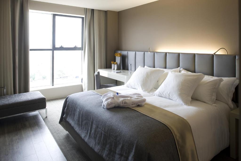 Melia Braga Hotel & Spa Экстерьер фото A room at the hotel