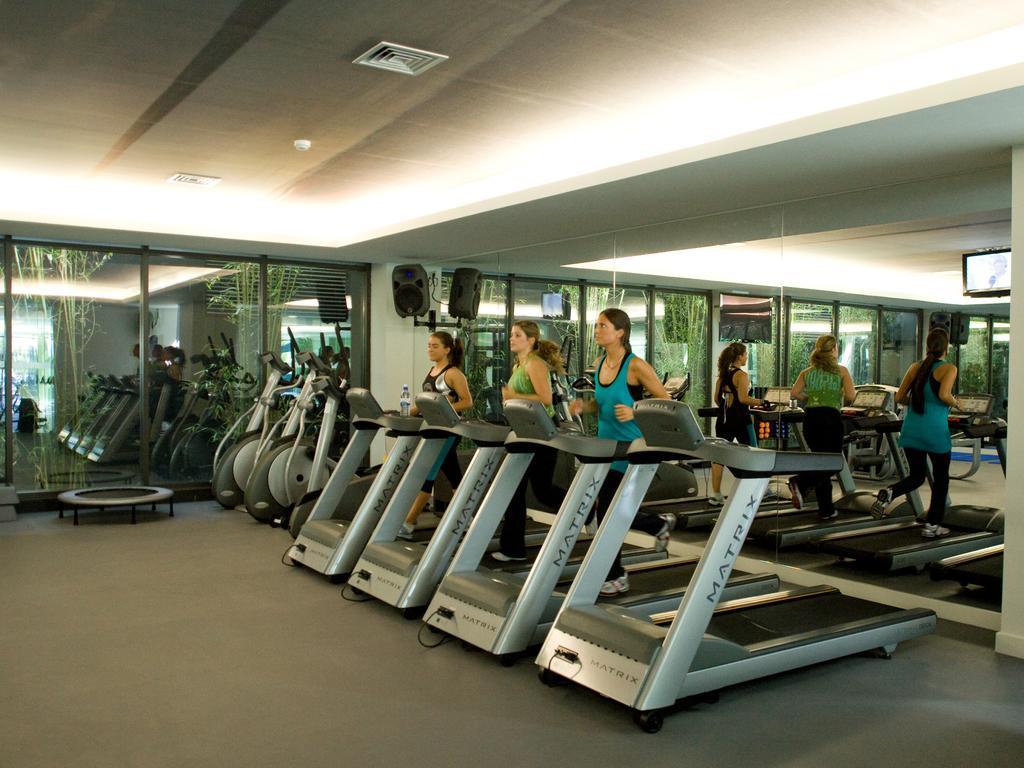 Melia Braga Hotel & Spa Экстерьер фото The gym at the Westin