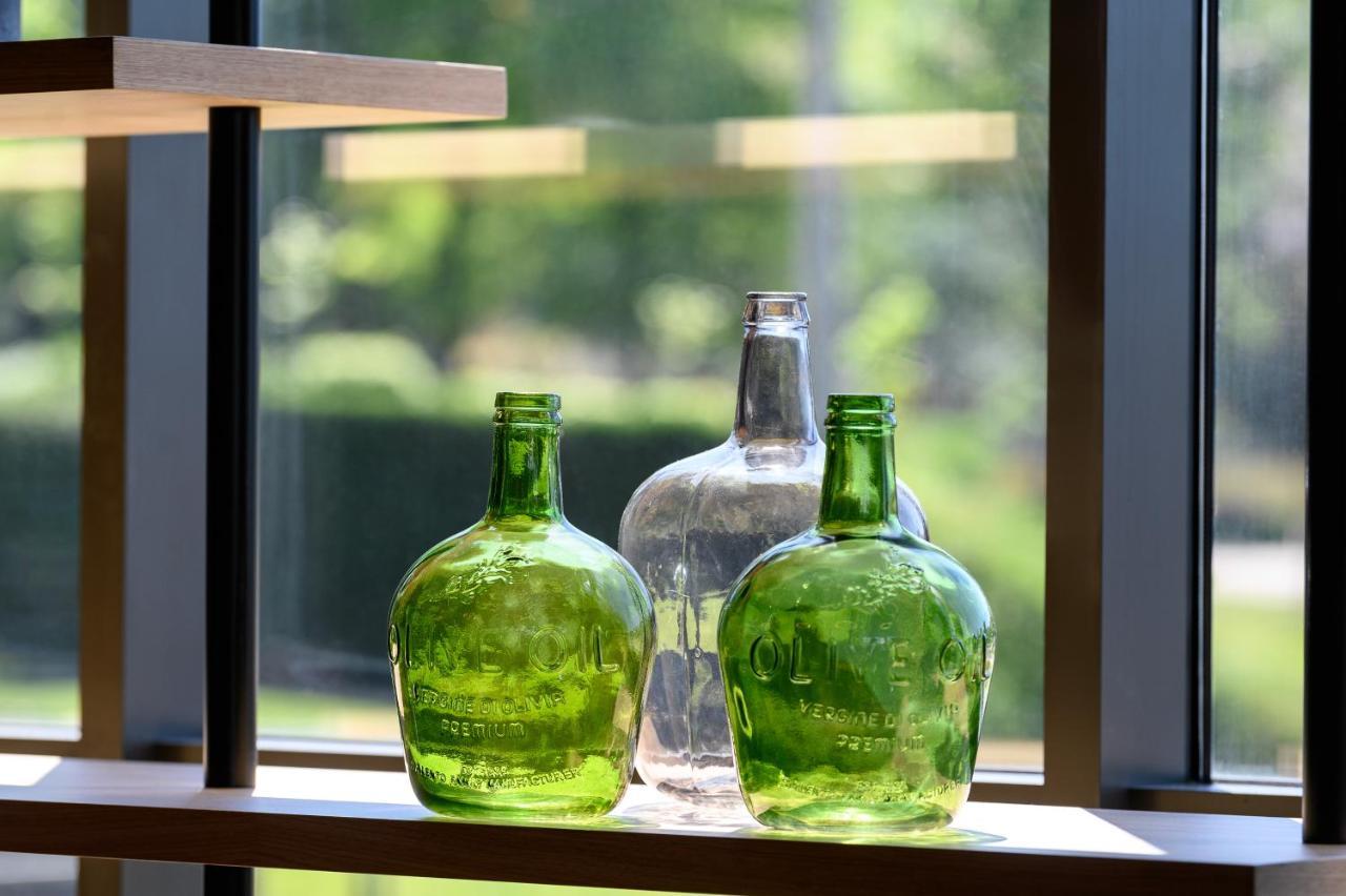 Melia Braga Hotel & Spa Экстерьер фото Bottles of absinthe
