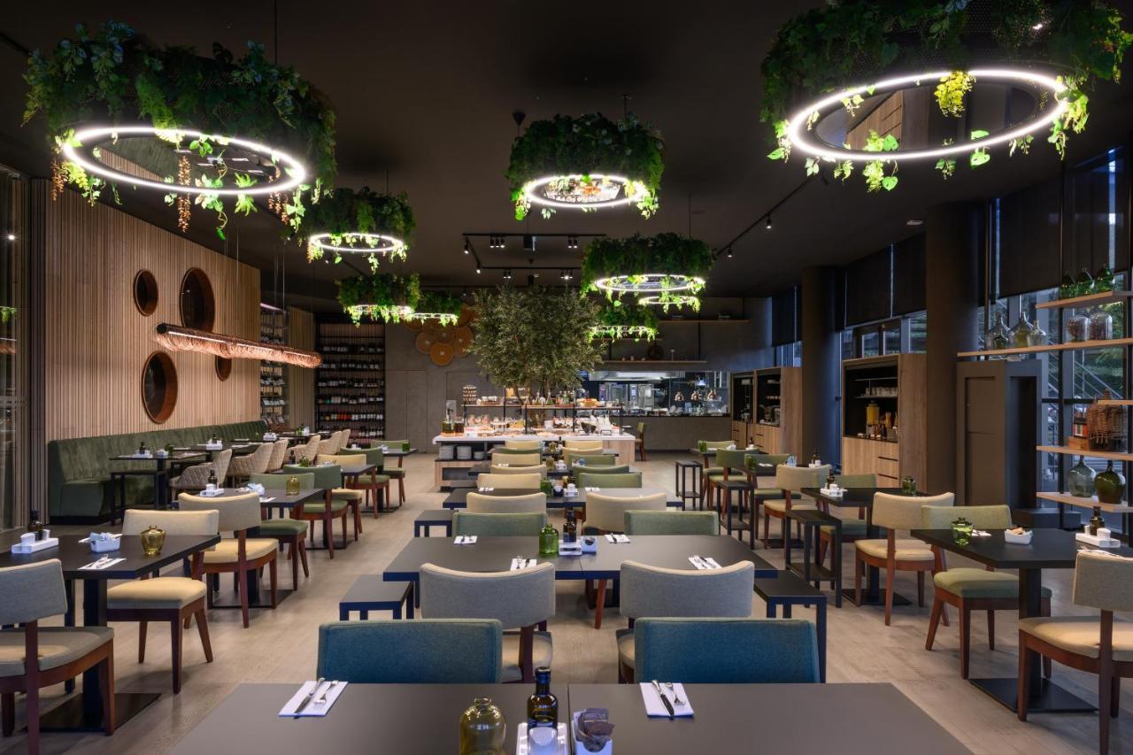 Melia Braga Hotel & Spa Экстерьер фото The interior of the restaurant