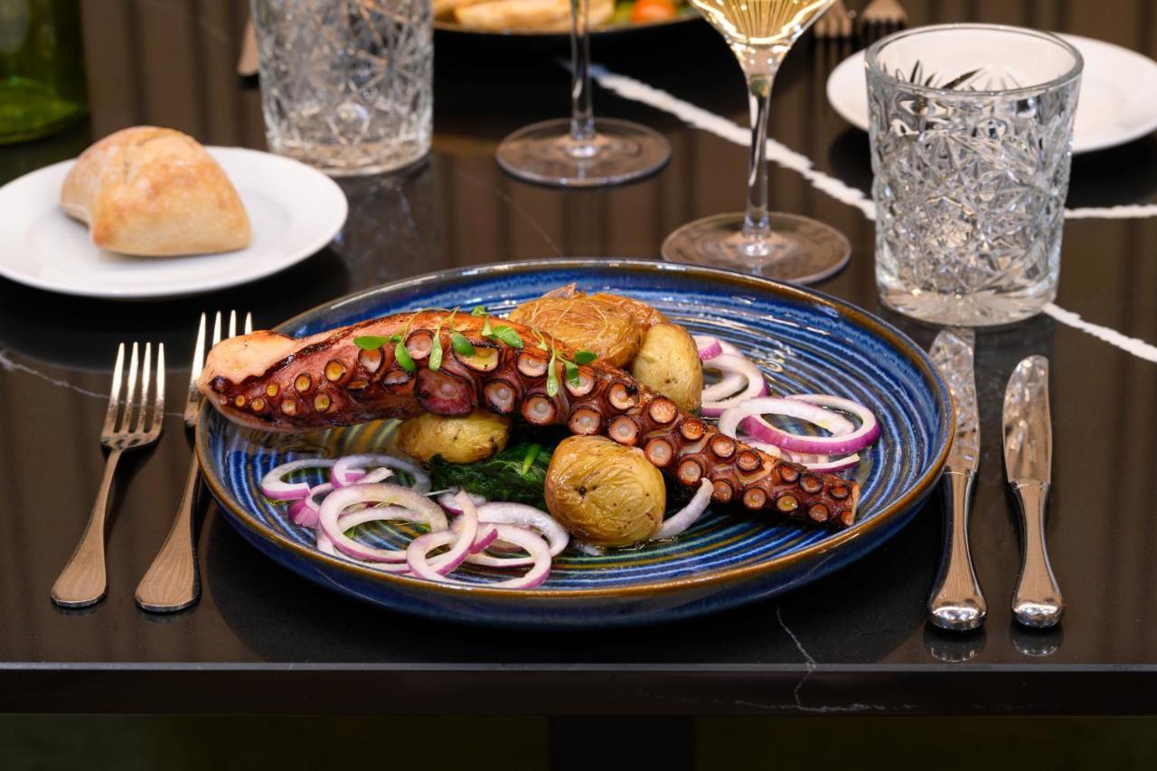 Melia Braga Hotel & Spa Экстерьер фото Octopus with potatoes