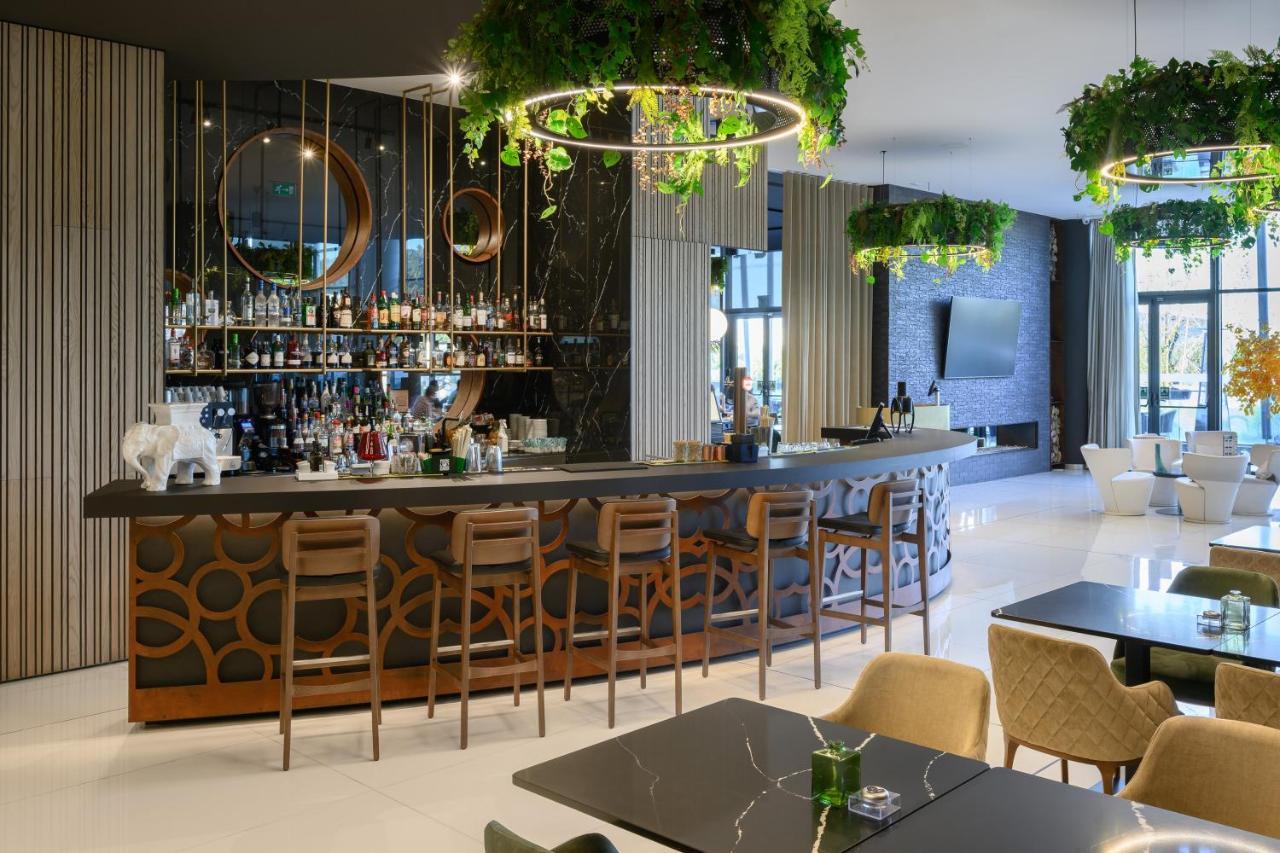 Melia Braga Hotel & Spa Экстерьер фото The bar at the hotel