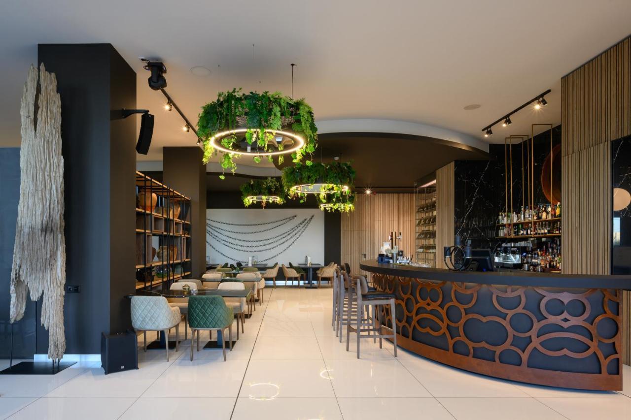 Melia Braga Hotel & Spa Экстерьер фото Restaurant in the hotel