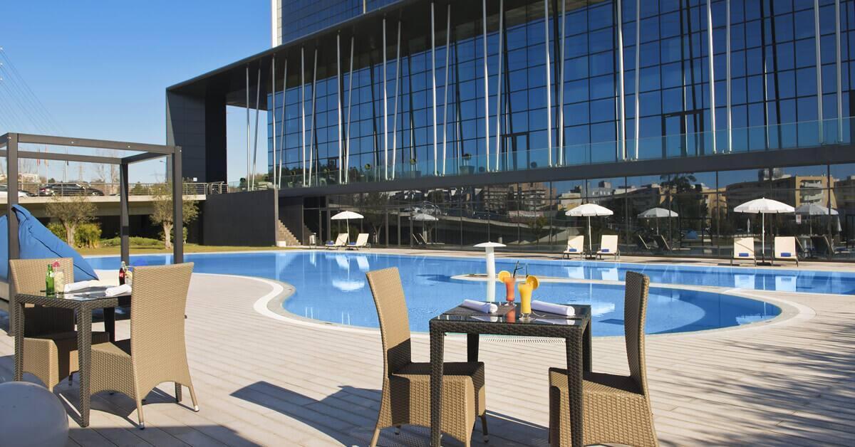 Melia Braga Hotel & Spa Экстерьер фото The swimming pool