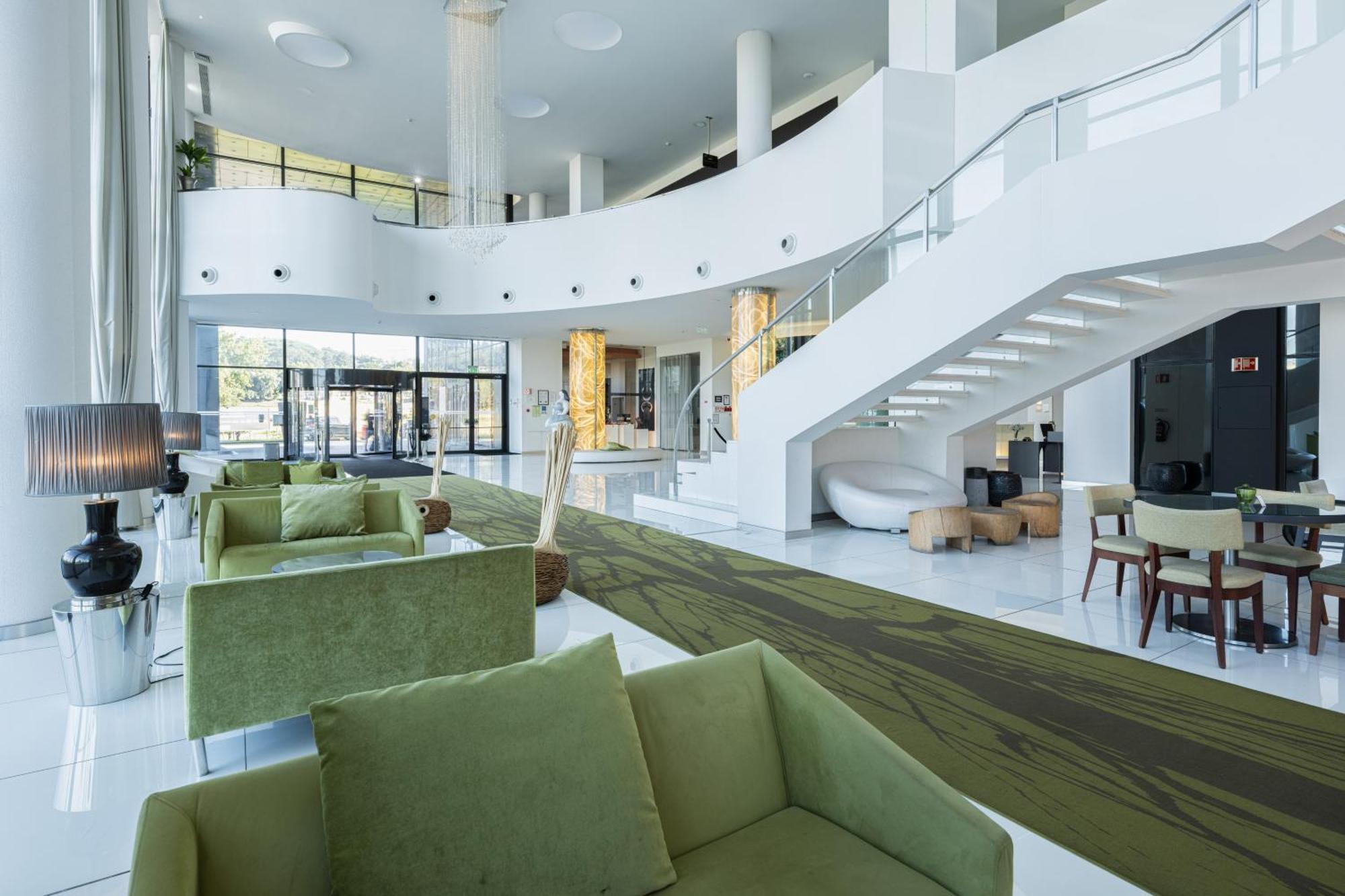 Melia Braga Hotel & Spa Экстерьер фото The lobby of the hotel
