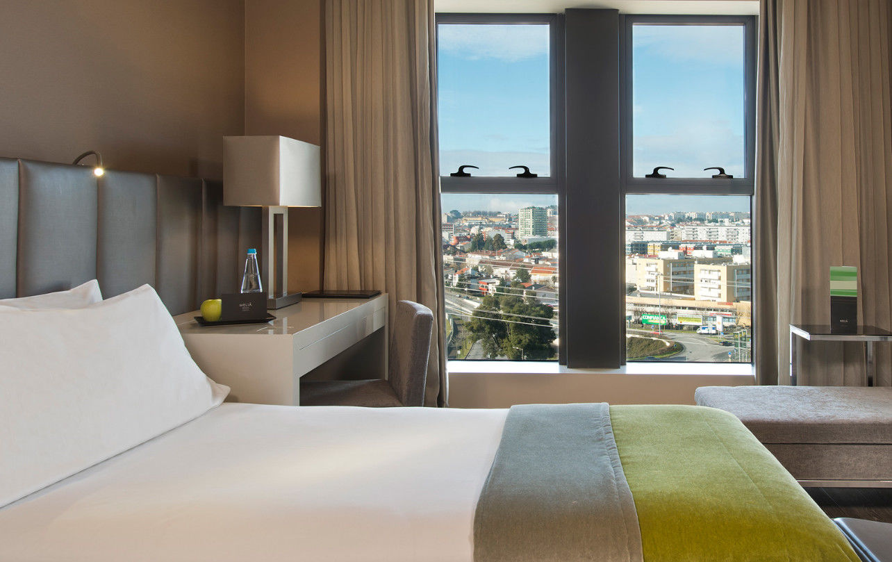 Melia Braga Hotel & Spa Экстерьер фото A room at the hotel