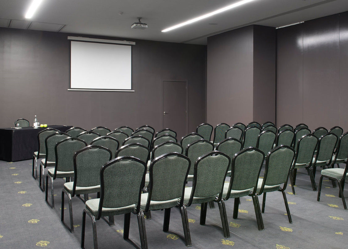 Melia Braga Hotel & Spa Экстерьер фото A typical meeting room