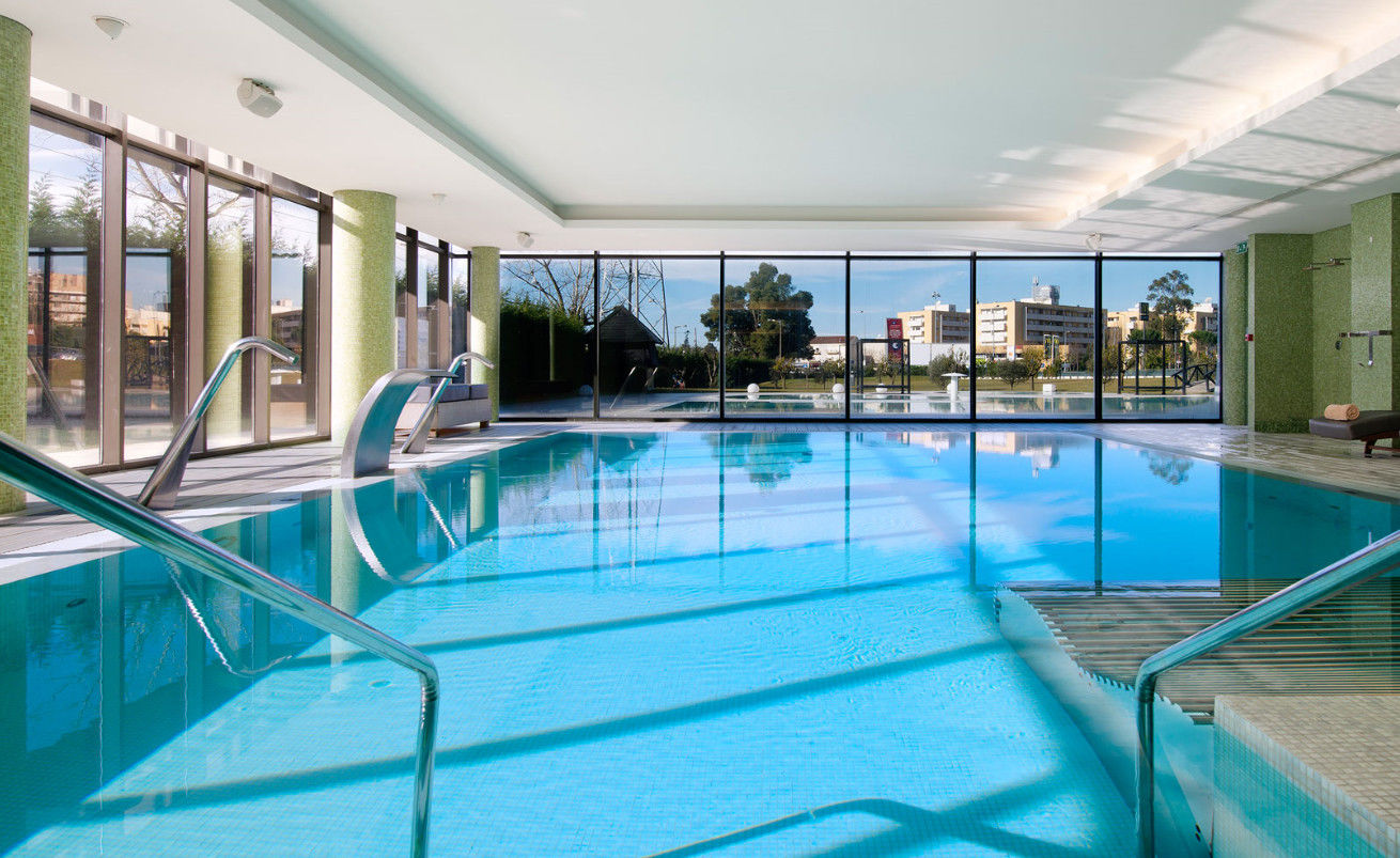 Melia Braga Hotel & Spa Экстерьер фото Indoor pool
