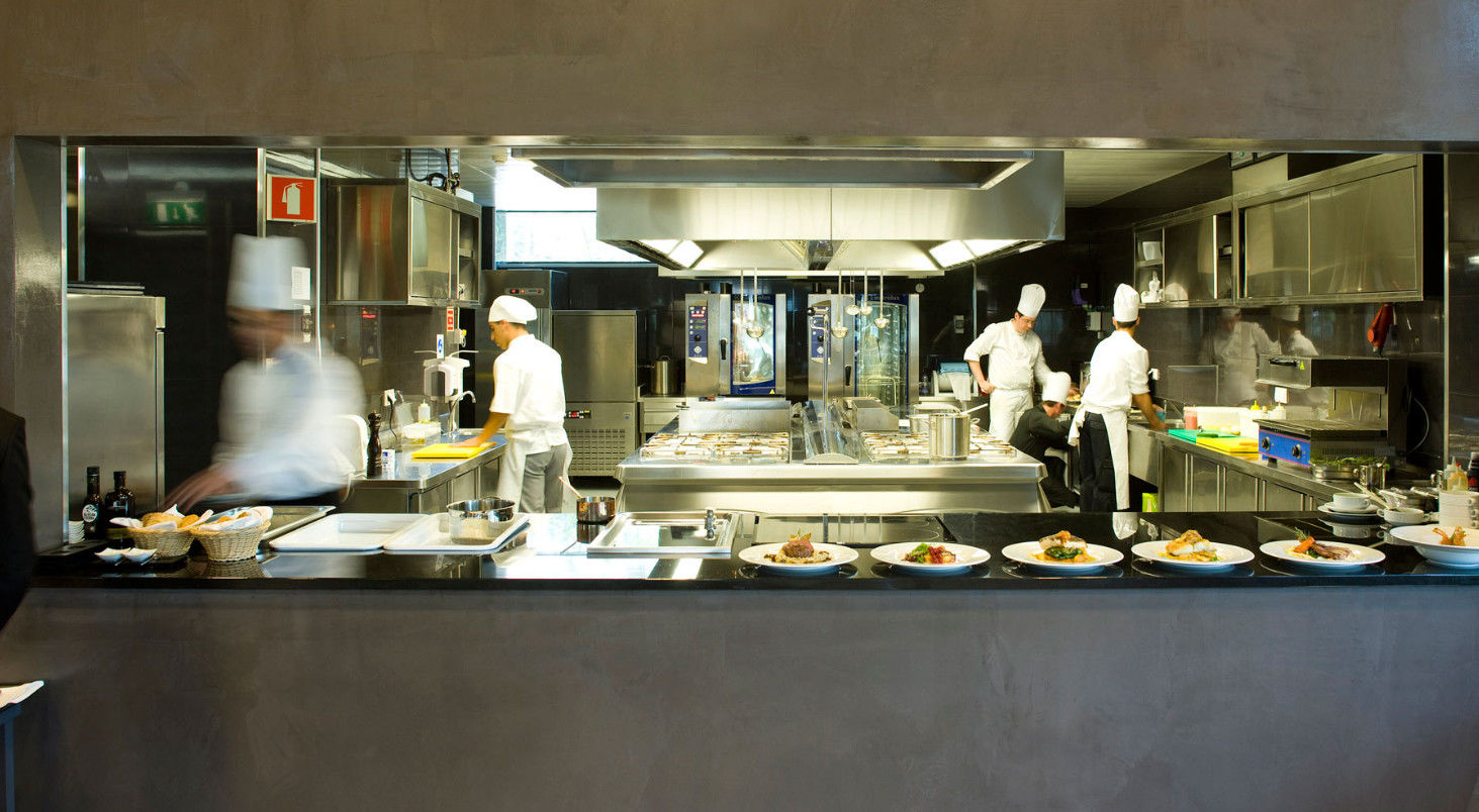 Melia Braga Hotel & Spa Экстерьер фото A restaurant kitchen