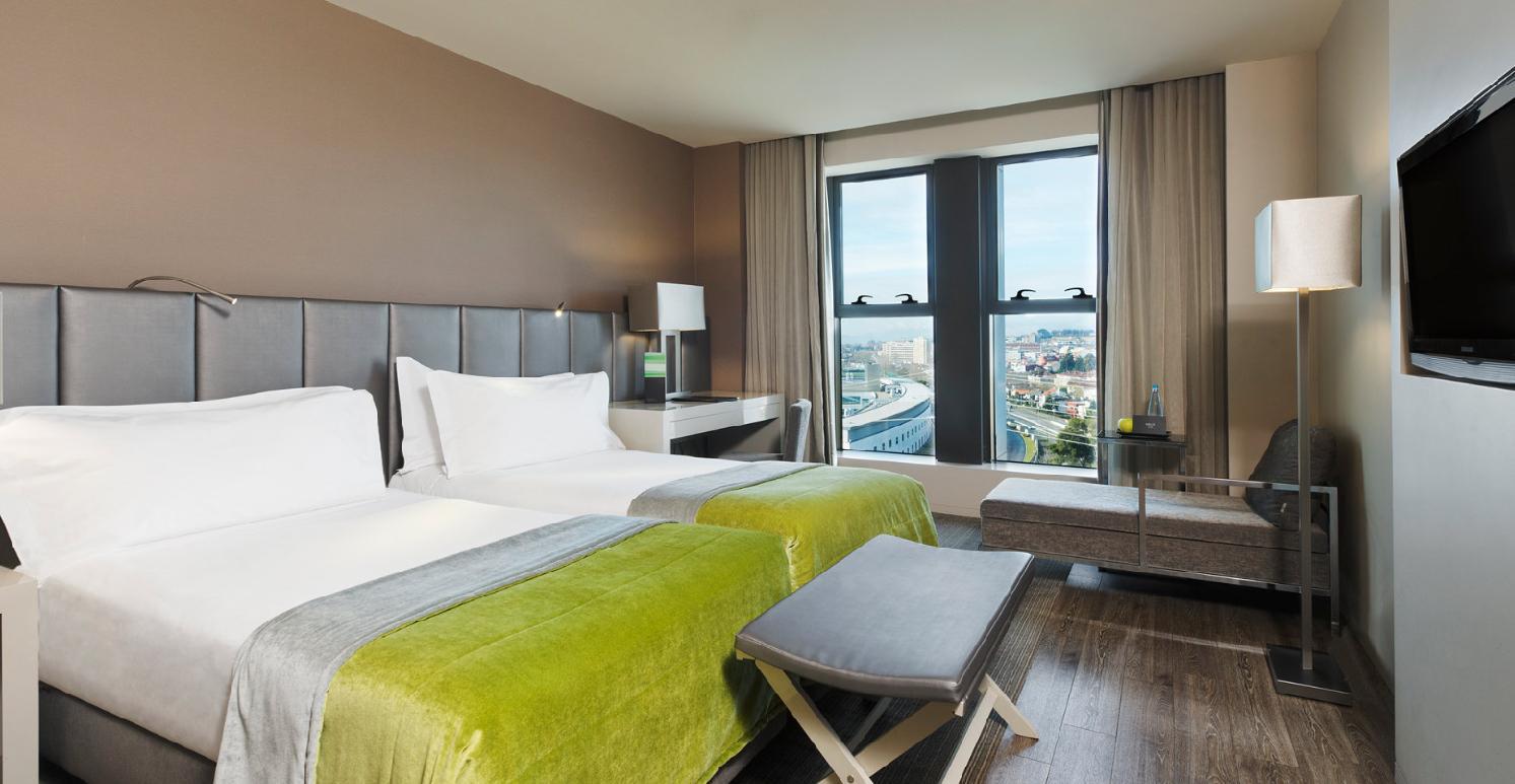 Melia Braga Hotel & Spa Экстерьер фото A guest room at the Hotel Valencia