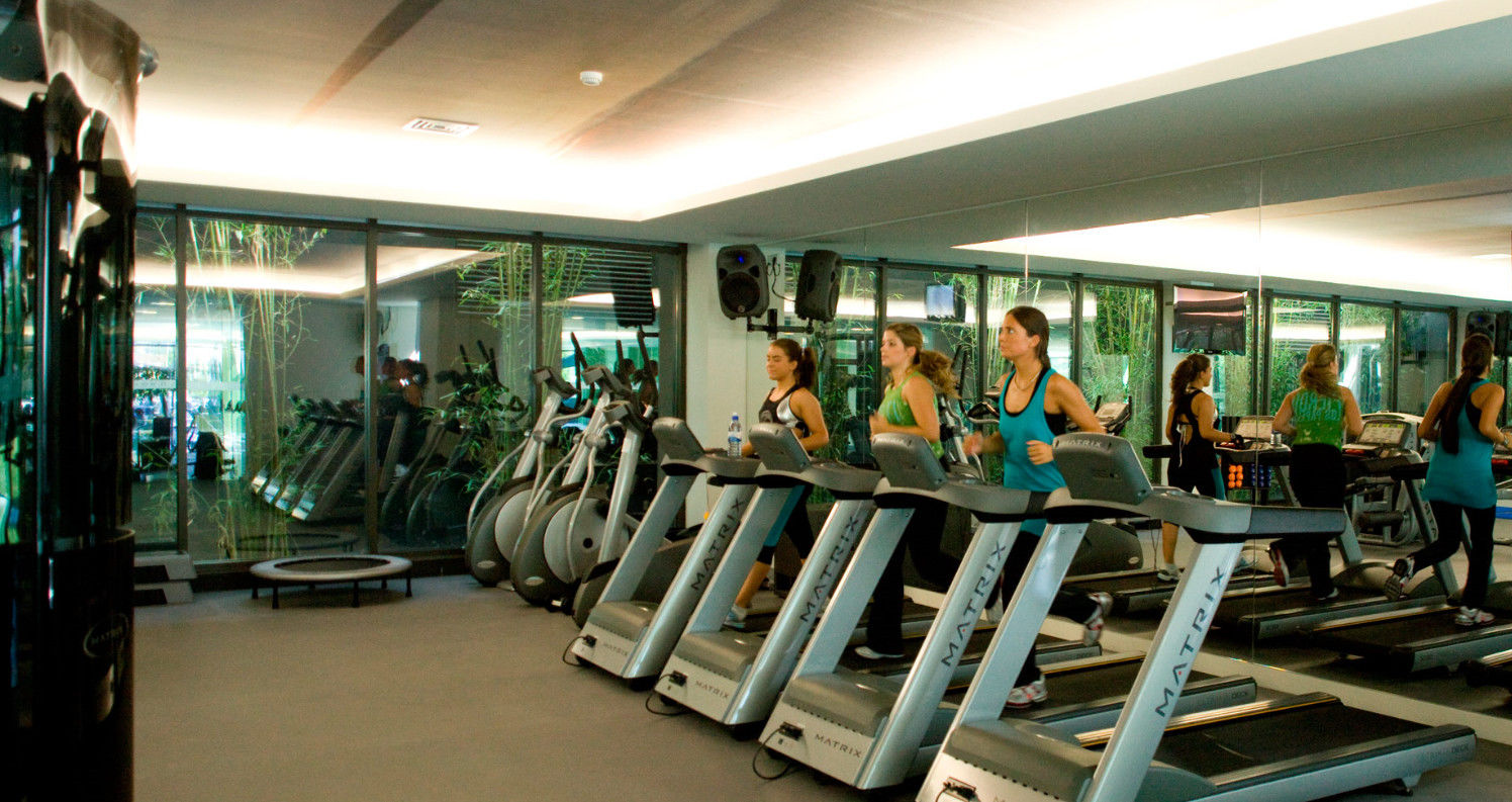 Melia Braga Hotel & Spa Экстерьер фото A row of treadmills