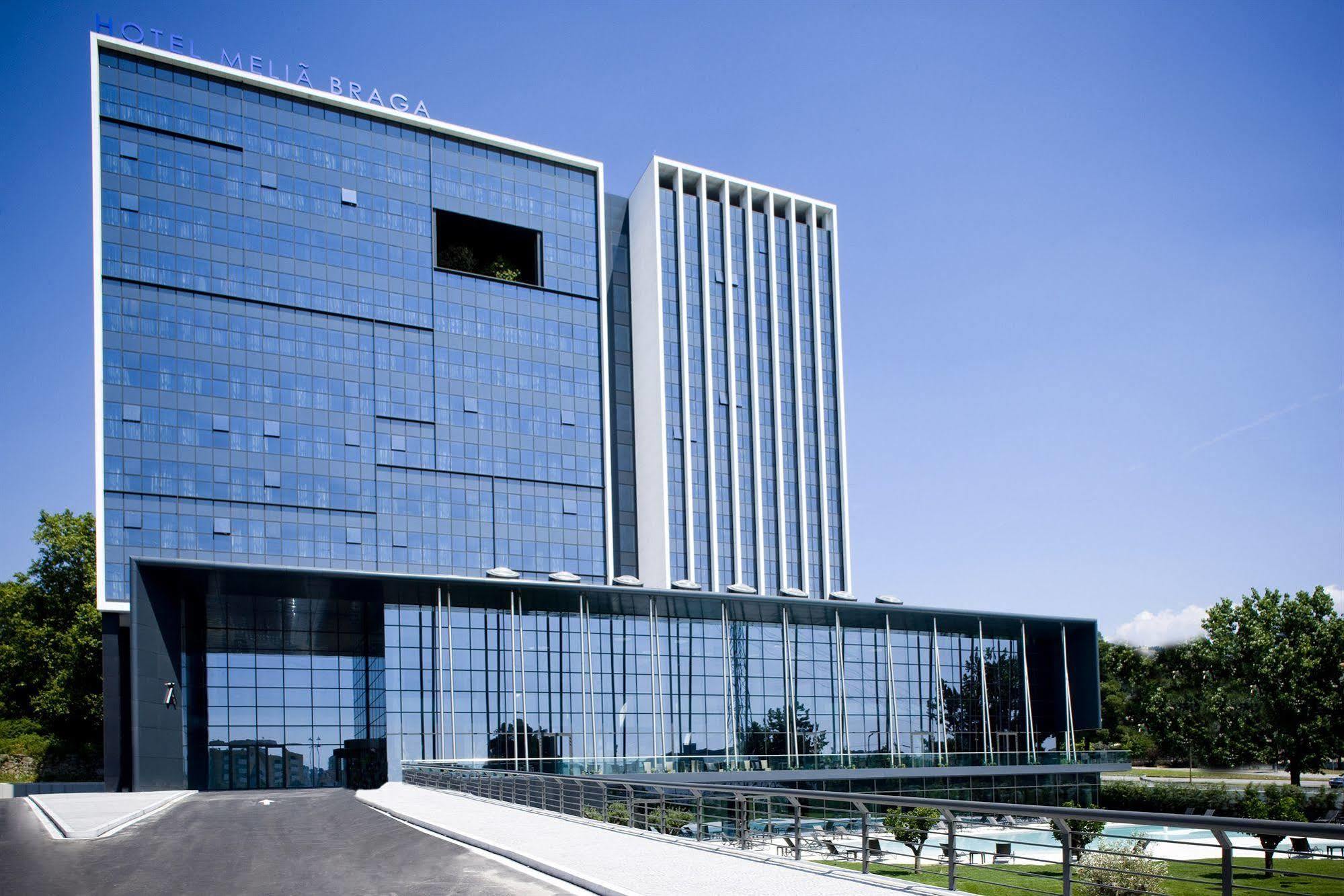 Melia Braga Hotel & Spa Экстерьер фото The new building of the University of Novi Sad