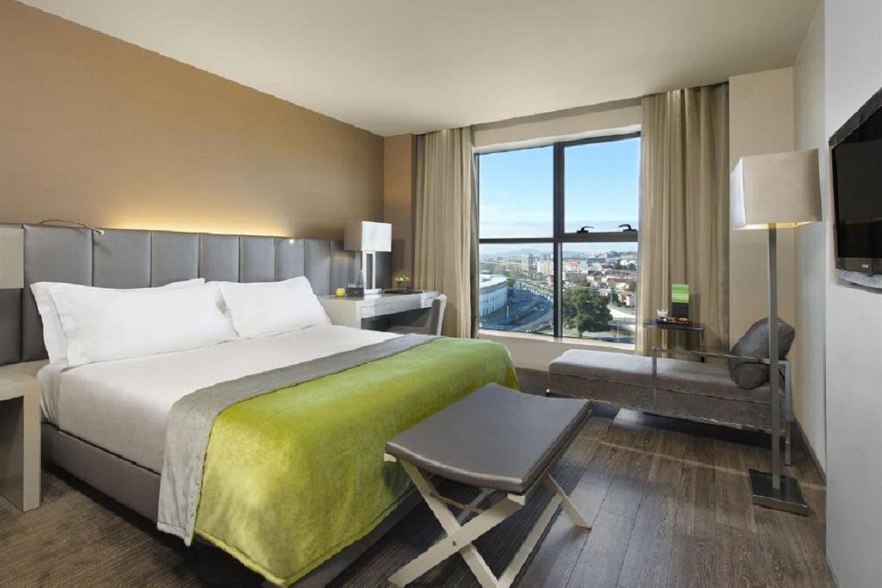 Melia Braga Hotel & Spa Экстерьер фото A room at the hotel